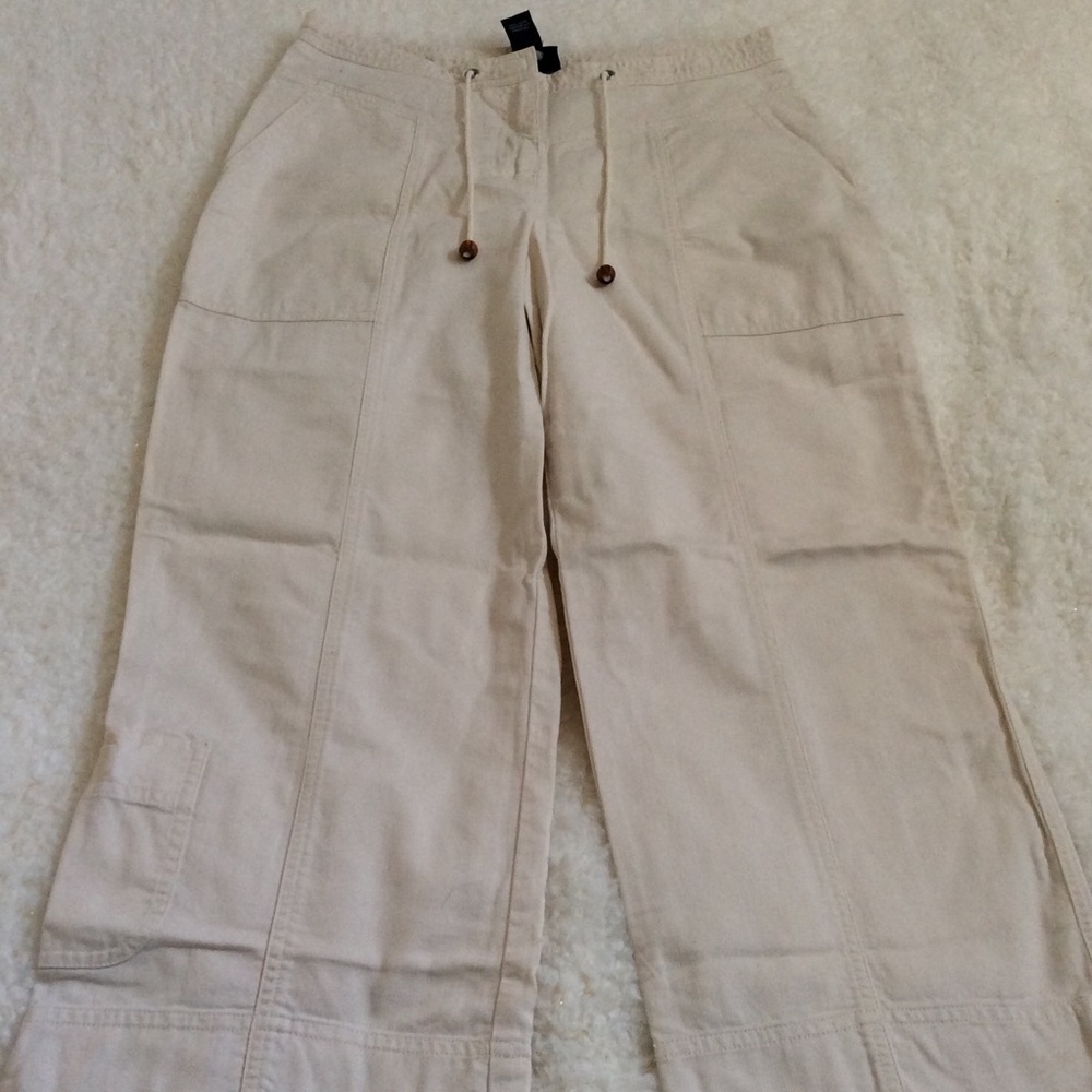 Jones New York Signature Capri Pants. Women’s